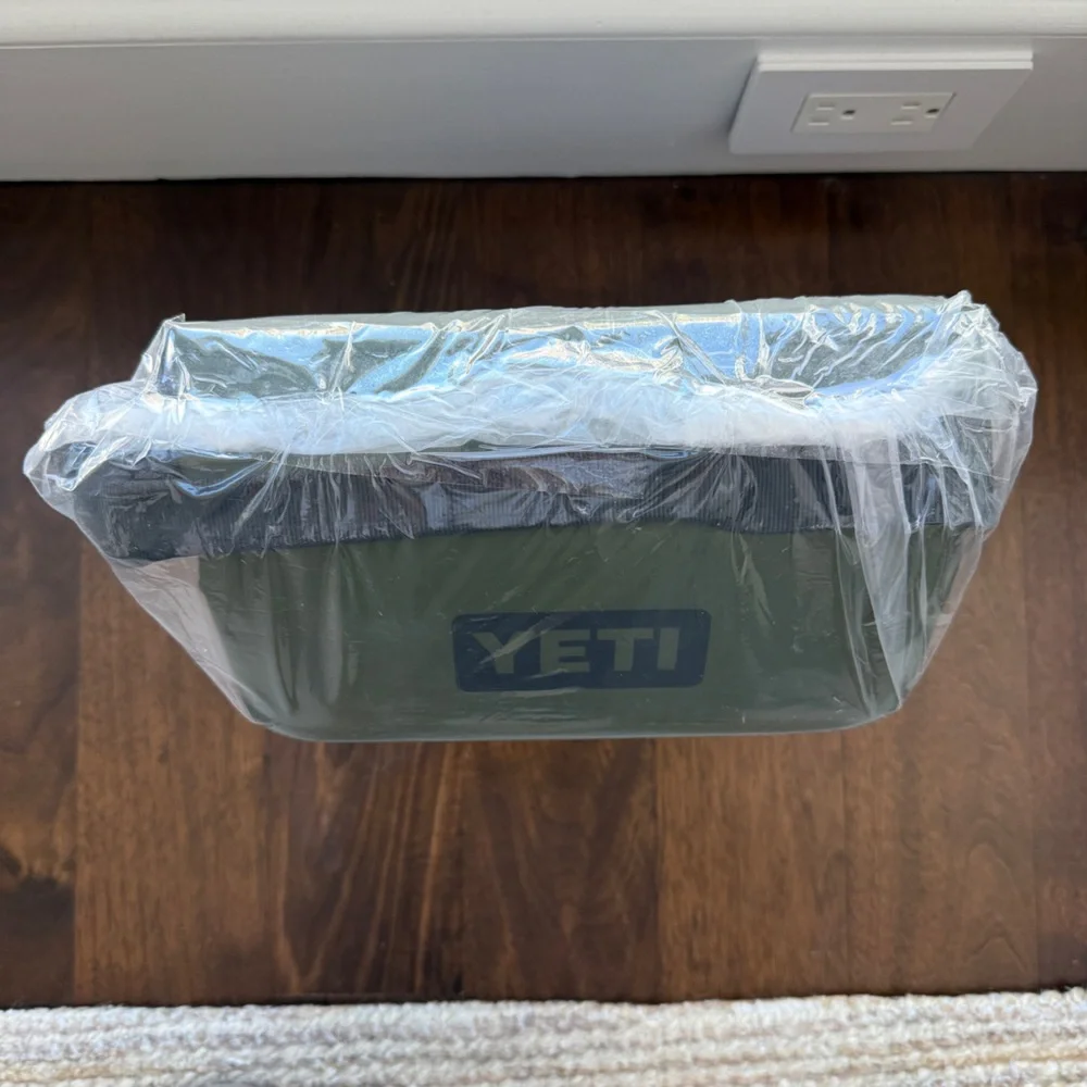 YETI 6L Lunch Bag in Olive - Picture 12 of 12